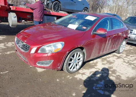 2012 Volvo S60 T6 z USA, uszkodzony, nr VIN YV1902FH2C2026098